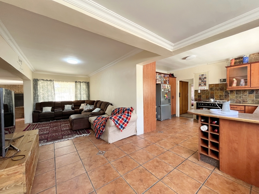 To Let 5 Bedroom Property for Rent in Soneike Western Cape